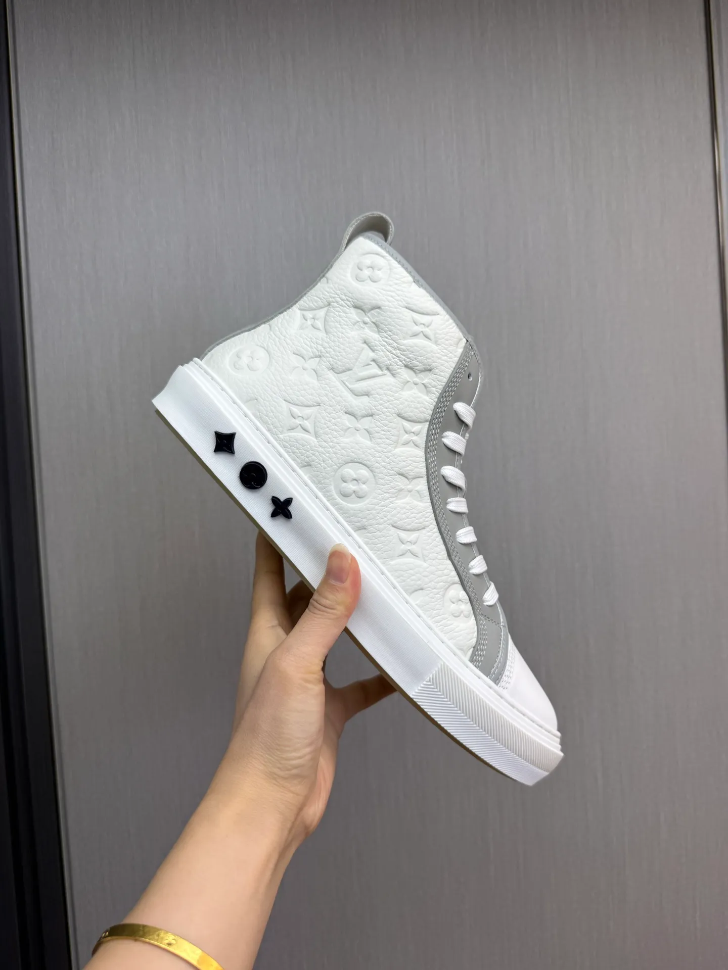 Men's shoes 💰840💰 LOUIS VUITTON [Luden Yiwei] The new trendy Lv is on the market 🎁, casual and fashionable men's shoes 👟 1:1 shipment ⬆️The upper is made of imported cowhide + cowhide mesh lining, the original wear-resistant rubber outsole, the version is simple and elegant, exclusive for trendy men. 38-45 (38.45 is non-refundable if made to order)